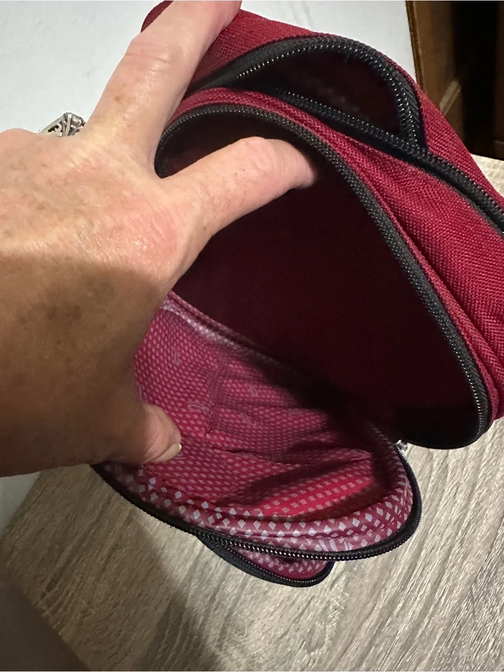 Carryon RICARDO BEVERLY HILLS Companion Pack Canvas Cross body Strap Red NWOT